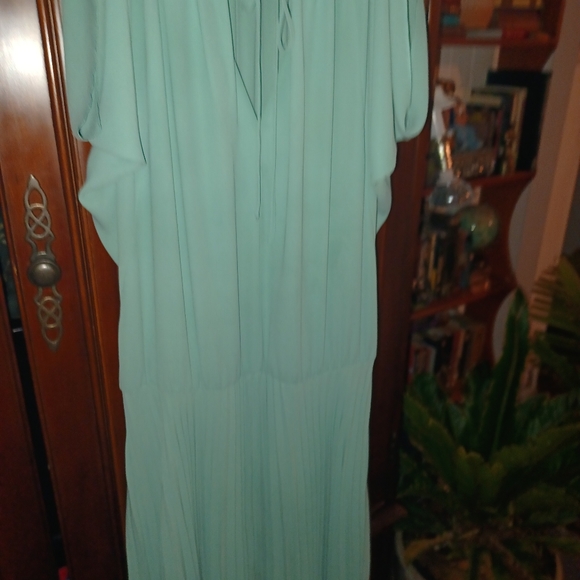 BCBG Max Mint Green Pleated dress - Picture 3 of 5